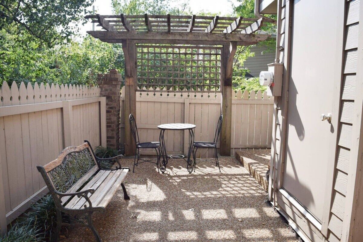 Summer End Sale! WALK to Vandy & Love Circle Park!