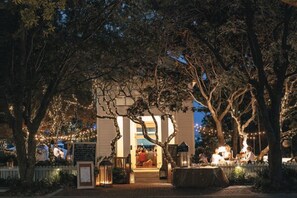 Outdoor dining - Book for Fall! - Luxurious 4bd Home - Quiet Beach, beach service - Huge Porches (Panama City Beach)