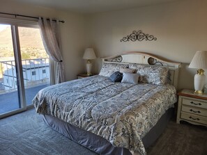 3 bedrooms, iron/ironing board, free WiFi, bed sheets - Comfortable condo close to mountain biking, swimming pools, national parks (St. George)