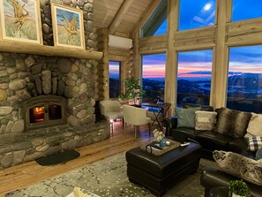 Interior - Log Home, Stunning Views, Smart Tech Galore & Hot Tub on 23 Acres (Bozeman)