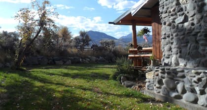 Blick auf die Berge mit Trout Creek Frontage!  Zehn Meilen von Yellowstone!