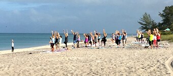 Your serene escape - Modern, cozy, and close to the beach. 