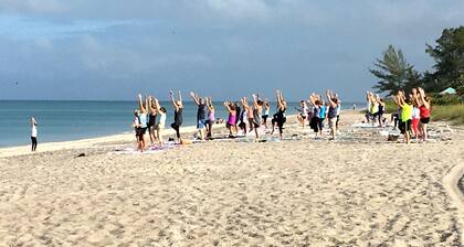 Your serene escape - Modern, cozy, and close to the beach.