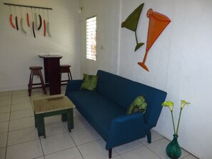 Smart-TV, Bücher, Stereoanlage