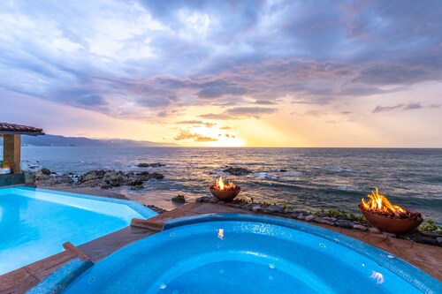 Casa Caleta - Luxurious Toes-In-The-Sand 6-Bedroom Bespoke Villa! 