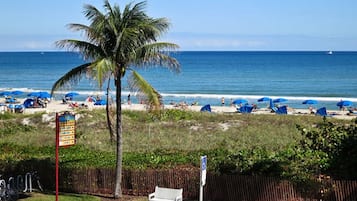 Beach nearby, sun loungers, beach towels