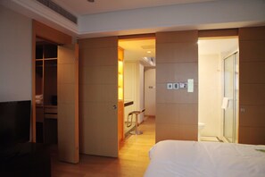 Junior Suite | Desk, blackout drapes, iron/ironing board, free WiFi - HIRIZON SERVICE RESIDENCE (Changzhou)