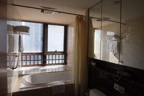 Deluxe Suite | Bathroom | Free toiletries, hair dryer, slippers, towels - HIRIZON SERVICE RESIDENCE (Changzhou)