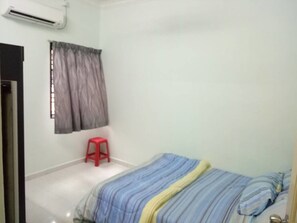 House, 4 Bedrooms | 4 bedrooms, iron/ironing board - SK Homestay 2 (Lumut)