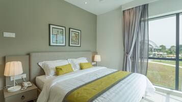 Suite Deluxe, 2 habitaciones | Ropa de cama de alta calidad, minibar, caja fuerte y escritorio