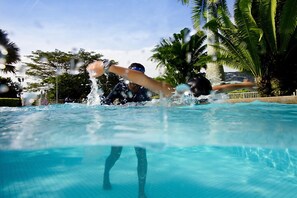 Outdoor pool - Meru Suites at Meru Valley Resort (Ipoh)