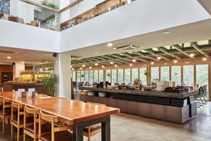 Breakfast, lunch, dinner served; local cuisine, garden views - Healience Seonmaeul (Hongcheon)