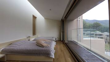 Individually decorated, desk, bed sheets