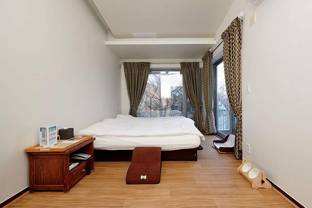 Healipet Deluxe | 1 Schlafzimmer, individuell dekoriert, Schreibtisch, Bettwäsche