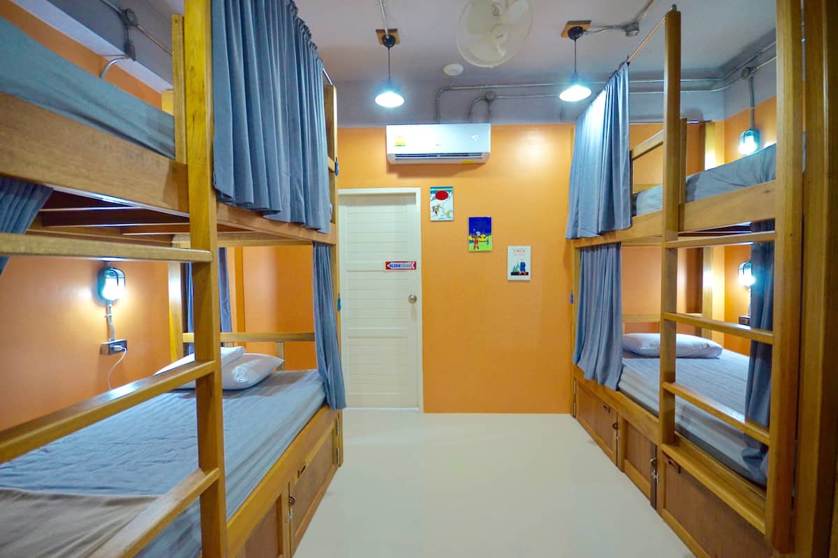 12-Bed Mixed Dormitory Room | Coffres-forts dans les chambres, Wi-Fi gratuit