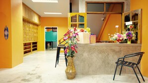 Reception - NOMAD Hostel Krabi (Krabi)