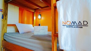 12-Bed Mixed Dormitory Room | In-room safe, WiFi (free) - NOMAD Hostel Krabi (Krabi)