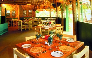 Restaurant - Tongan Beach Resort (Utungake)