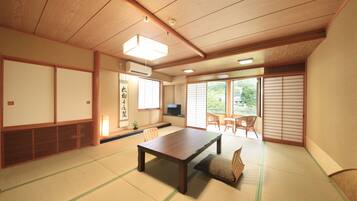 Japanese Style Room with River View | In-room safe, free WiFi, bed sheets