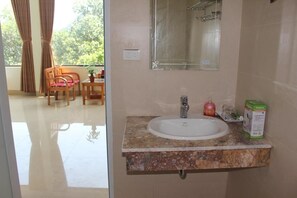 Economy Double Room, 1 Double Bed | Bathroom sink - Sierra Homestay (Hoa Lu)
