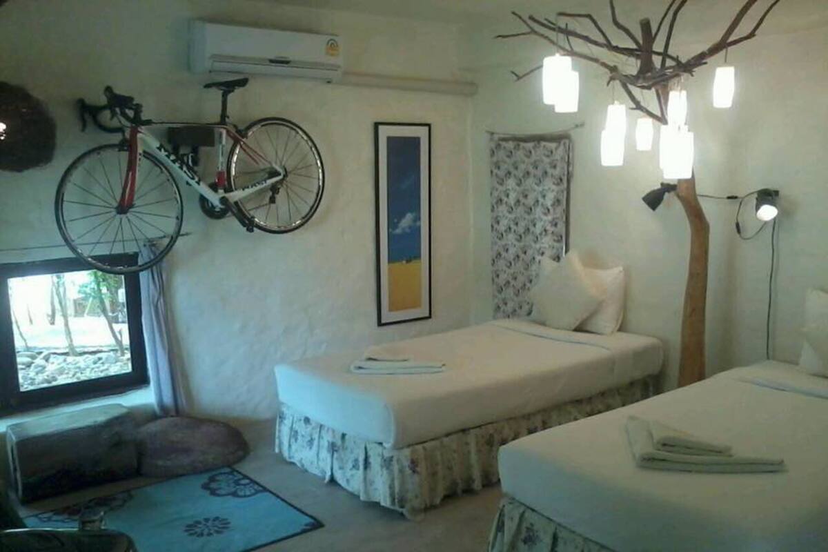 Minibar, desk, rollaway beds, free WiFi