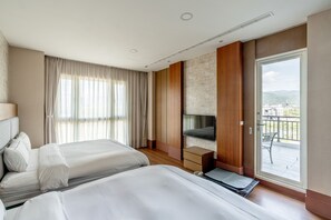 Deluxe Family Room