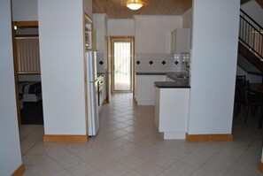 House, 3 Bedrooms | Private kitchen