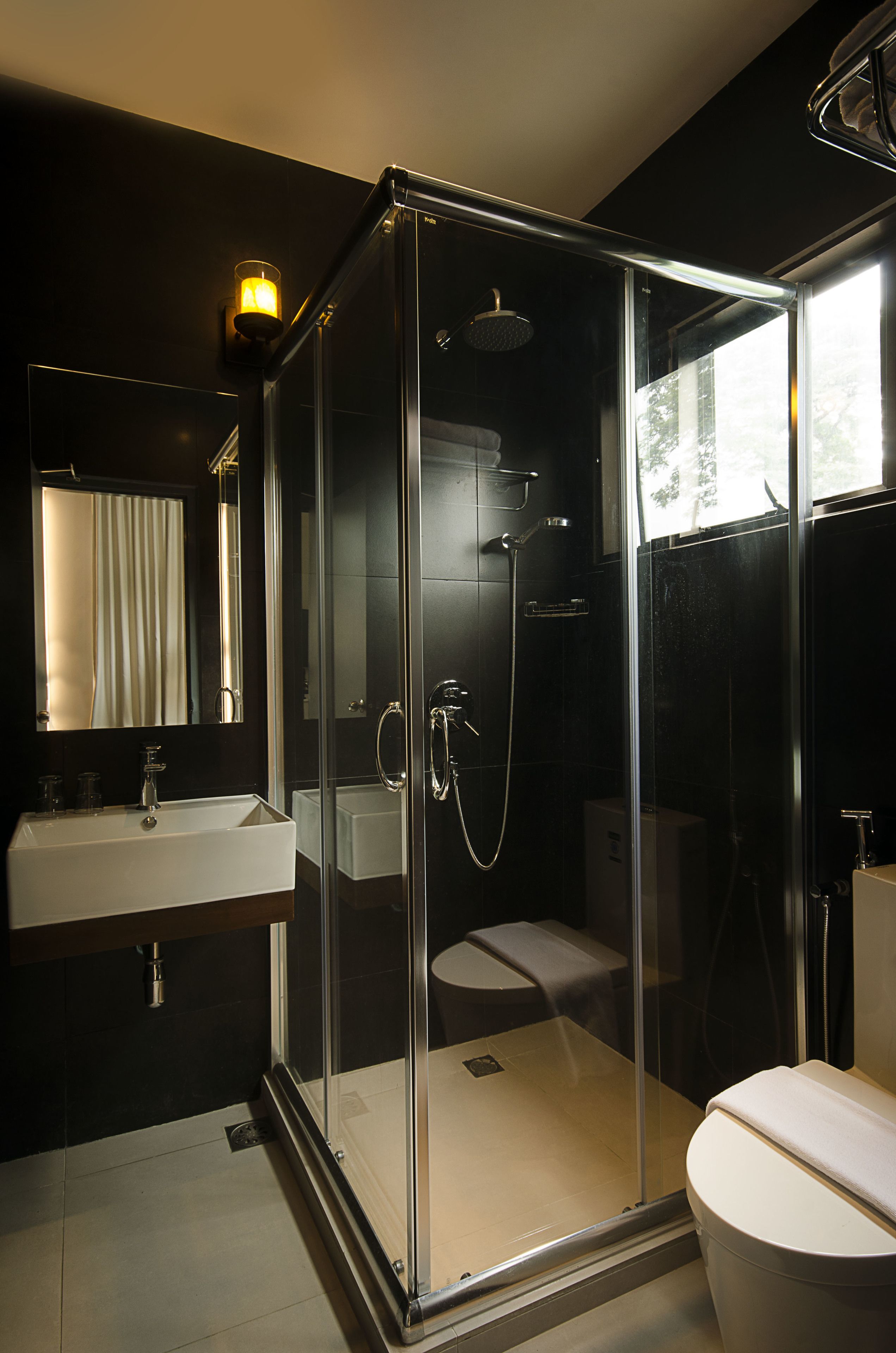 family room (with lounge) | bathroom | shower, free toiletries, hair dryer, towels