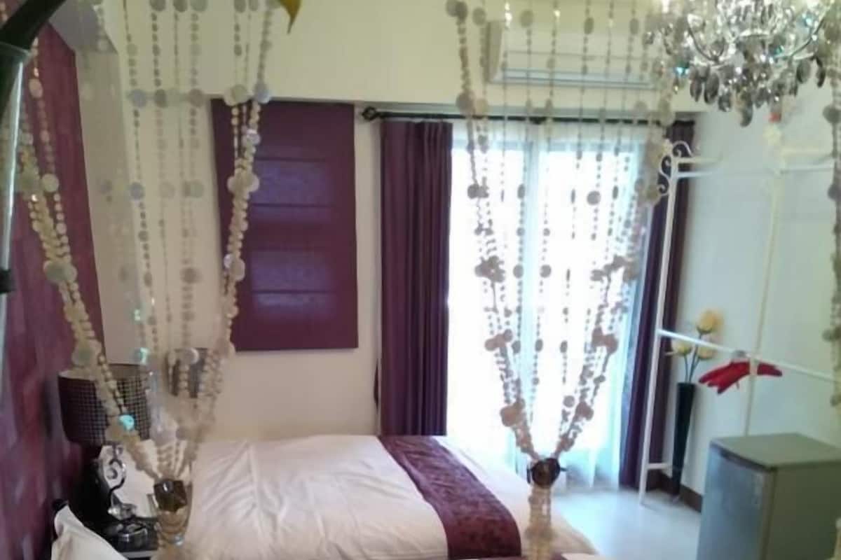 Quadruple Room (Dance Dream) | Meja, langsir/tirai gelap terus, kalis bunyi
