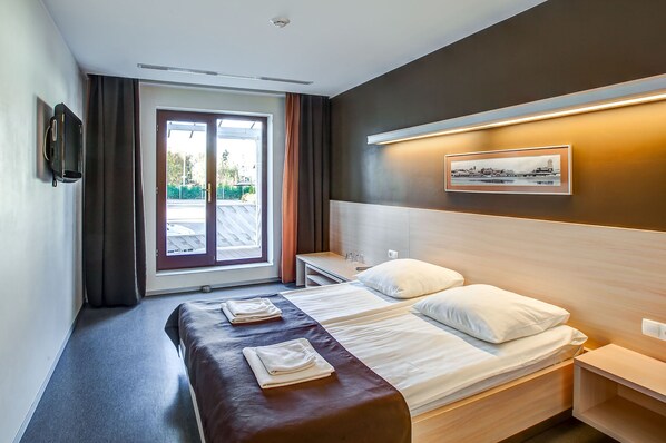 Laptop workspace, soundproofing, iron/ironing board - Kirovskie Dachi Motel (Vyborg)