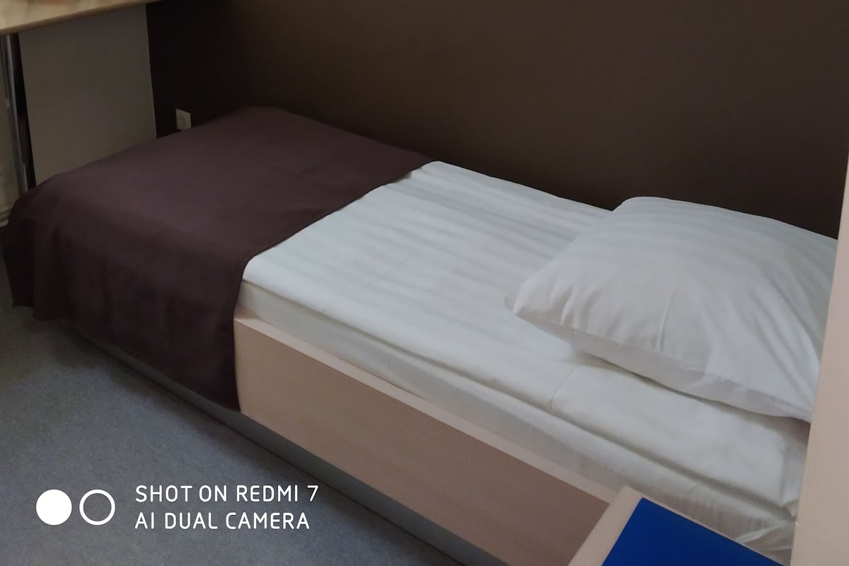 1 kamar tidur, ruang kerja ramah laptop, dan kedap suara