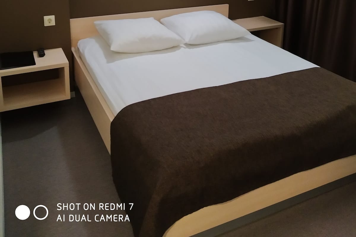 Kamar Double Standar, 1 Tempat Tidur Double | 1 kamar tidur, ruang kerja ramah laptop, dan kedap suara