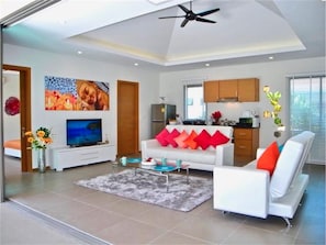 Villa, 2 Schlafzimmer, Poolseite | Wohnzimmer | Flachbildfernseher, DVD-Player