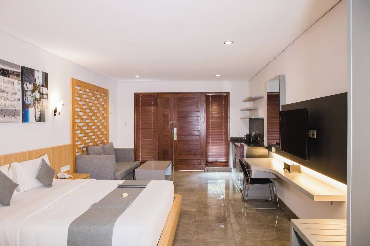 ห้องเอ็กเซกคิวทีฟ | เครื่องนอนระดับพรีเมียม, มินิบาร์, ตู้นิรภัยในห้องพัก, โต๊ะทำงาน