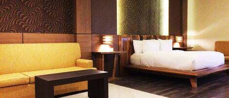 Executive Room | Premium bedding, in-room safe, desk, iron/ironing board