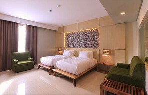 Deluxe Room | Premium bedding, in-room safe, desk, iron/ironing board