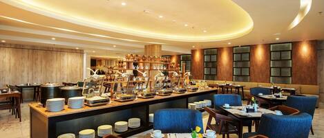 Petit déjeuner buffet (50000.00 IDR par personne)