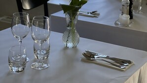 Luokittelematon kuva, 4 kautta 73, painike