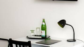 Premium Double Room (4 Jahreszeiten) | Premium bedding, memory foam beds, desk, blackout drapes