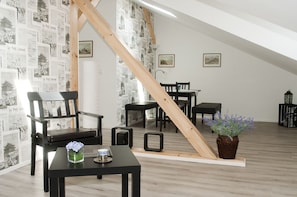 Suite (Residence) | Area keluarga | TV layar datar