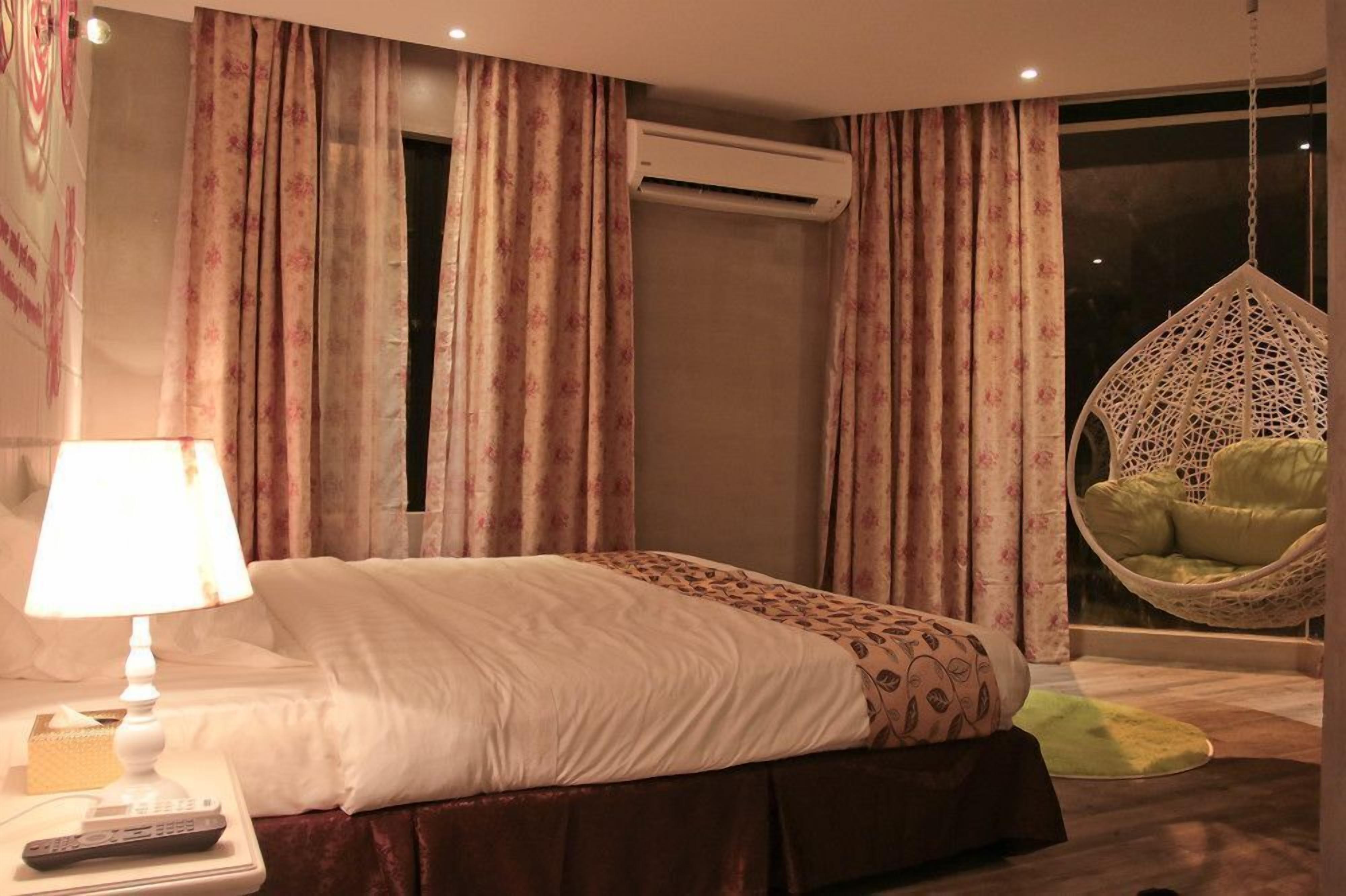 supreme room | iron/ironing board, free wifi, bed sheets