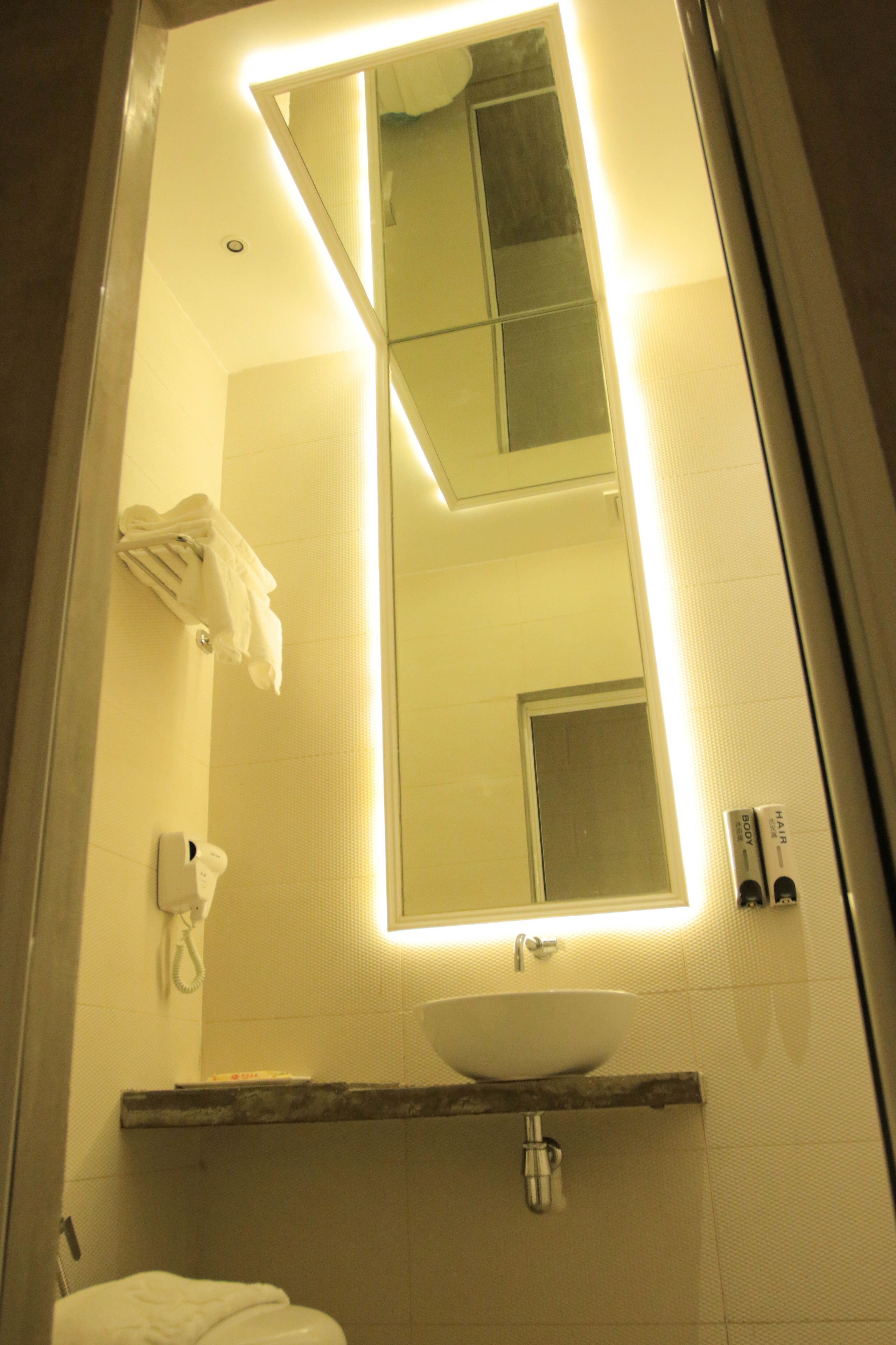 淋浴设施、免费洗浴用品、吹风机、拖鞋