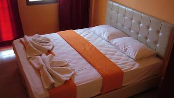 Skrivbord och gratis barnsÀngar