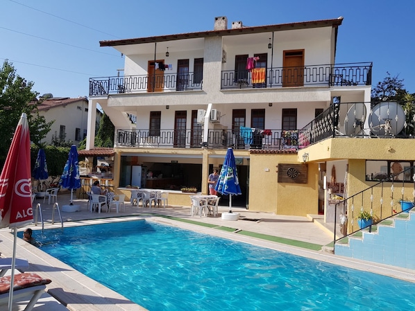 ด้านหน้าที่พัก