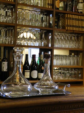 Bar (on property) - Hôtel Diderot (Chinon)