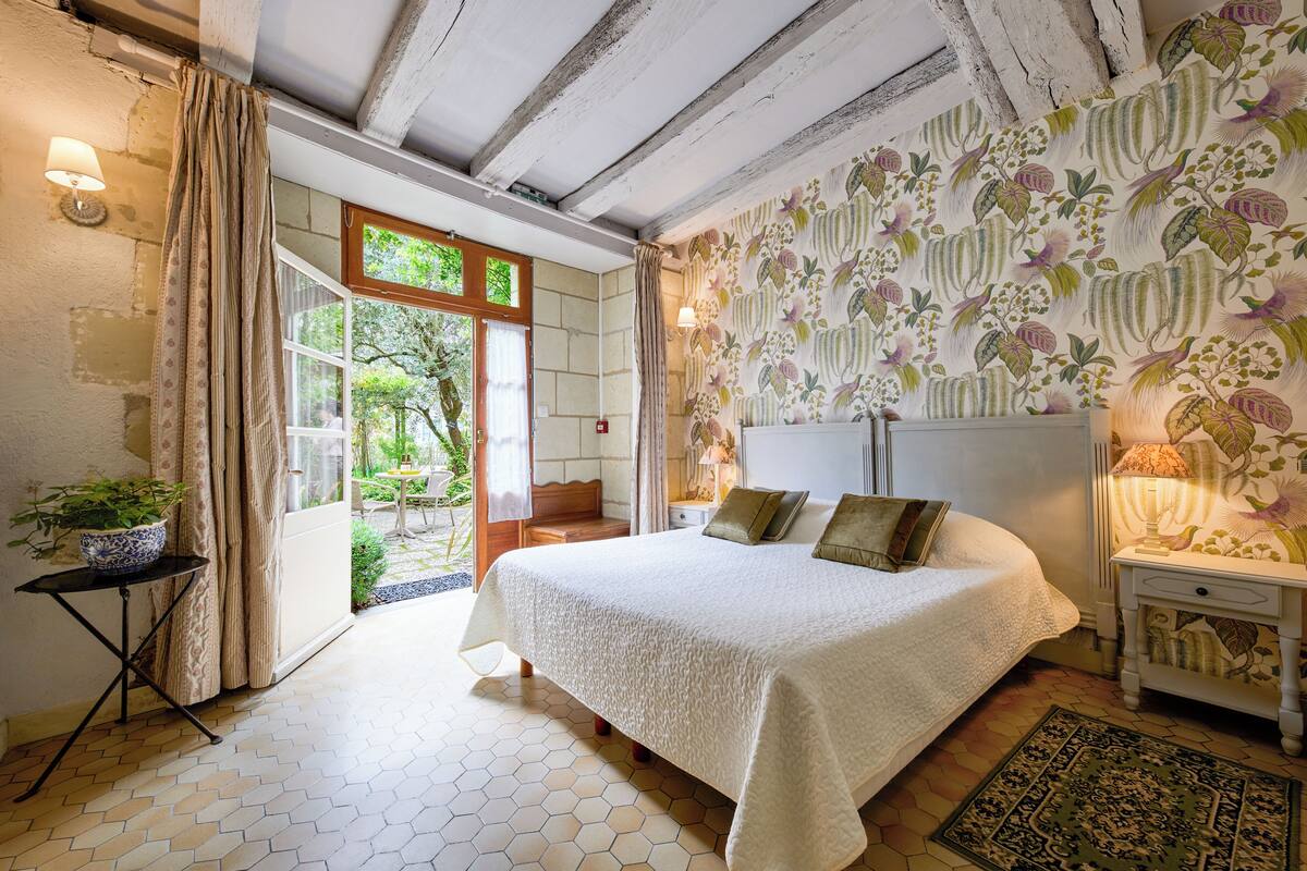 traditional double room | 1 bedroom, premium bedding, in-room safe, individually decorated