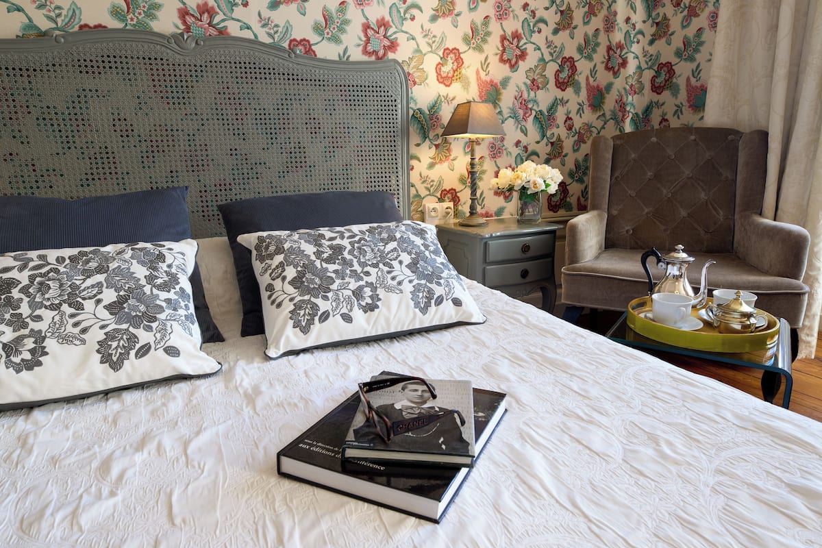 family room | 1 bedroom, premium bedding, in-room safe, individually decorated