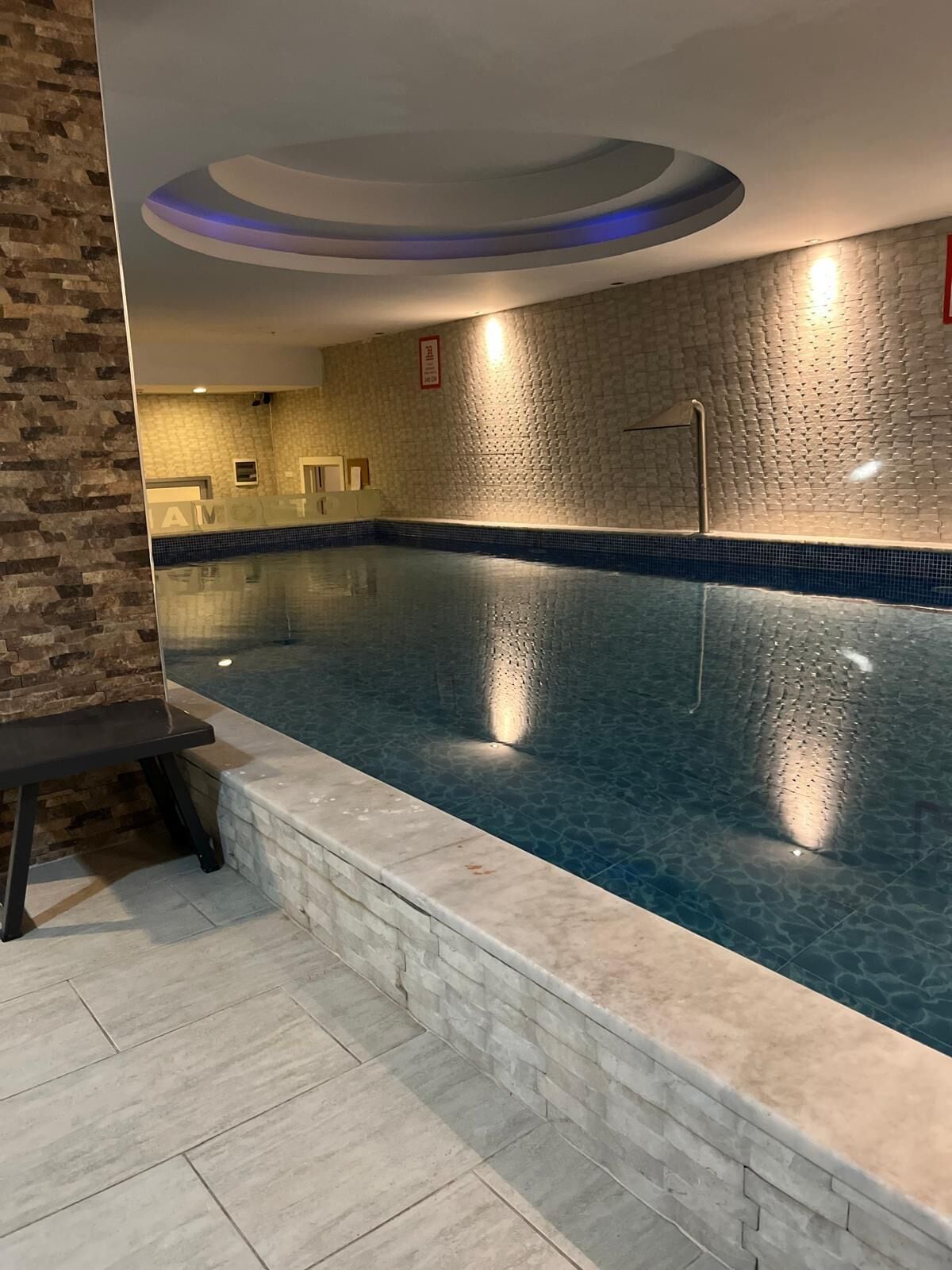 Piscina interna, piscina externa
