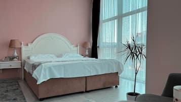 Deluxe-Doppelzimmer | Hochwertige Bettwaren, Minibar, Schreibtisch, Bügeleisen/Bügelbrett