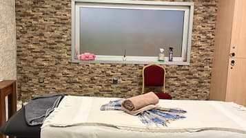 Sauna, steam room, Turkish bath, massage/treatment rooms